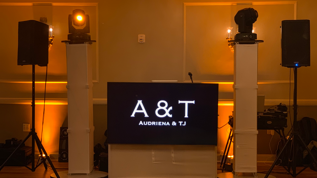Wireless room uplighting by GSL Entertainment